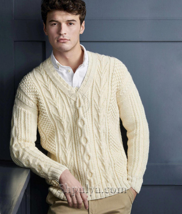 мужской пуловер с разнообразными аранскими узорами