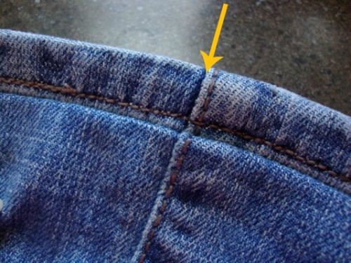 Подшить джинсы с сохранением шва
